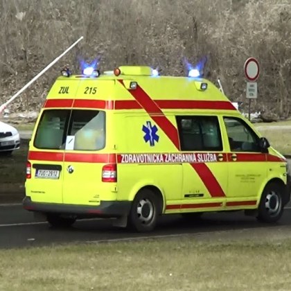 Дванайсет души пострадаха при сблъсък в Чехия между микробус превозващ