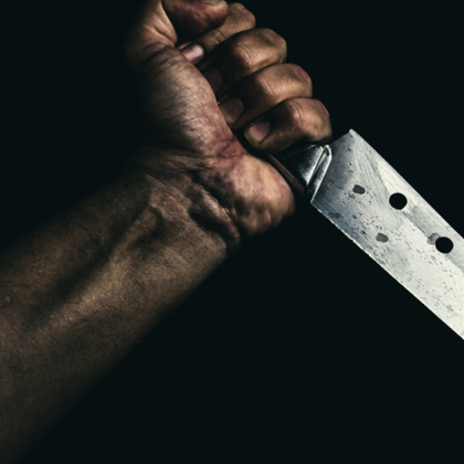 Учител бе намушкан с нож в Германия Двама братя от