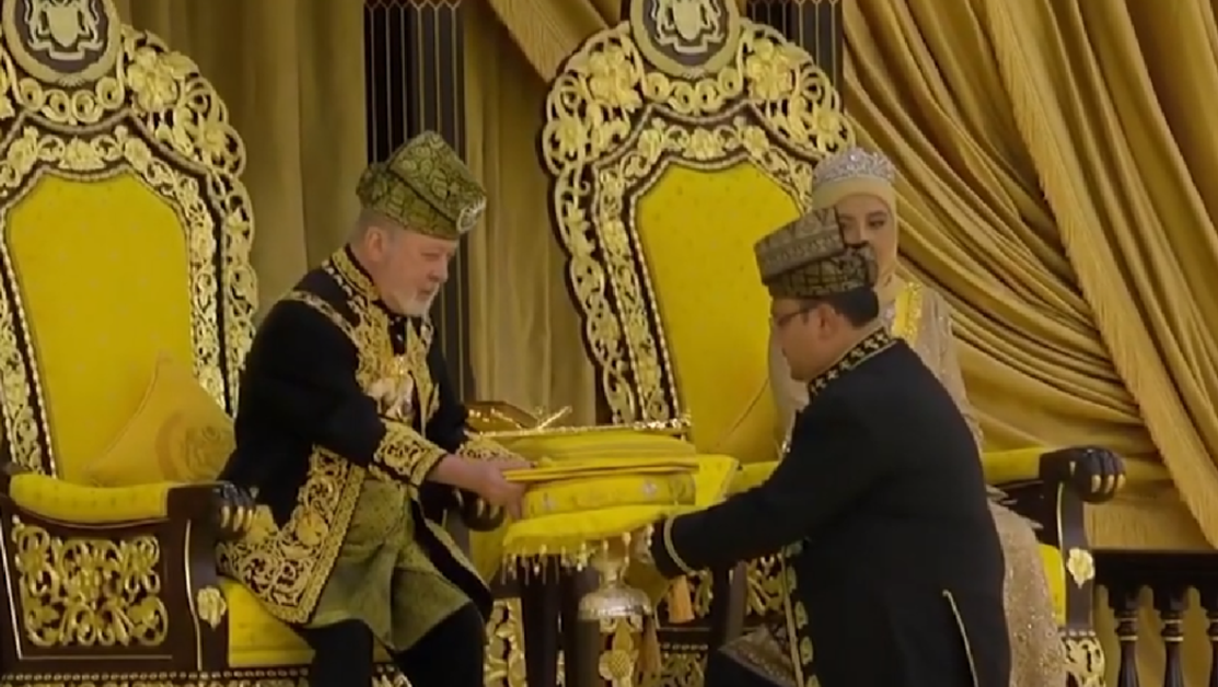 Вижте грандиозната коронация на Султан Ибрахим в Малайзия ВИДЕО