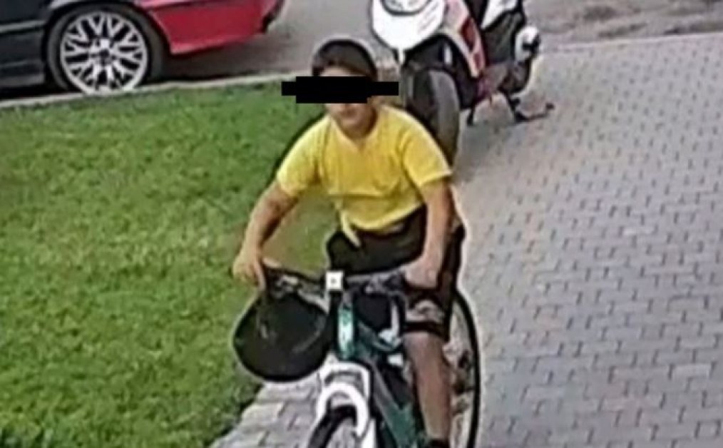 Дете открадна каска за мотор в София