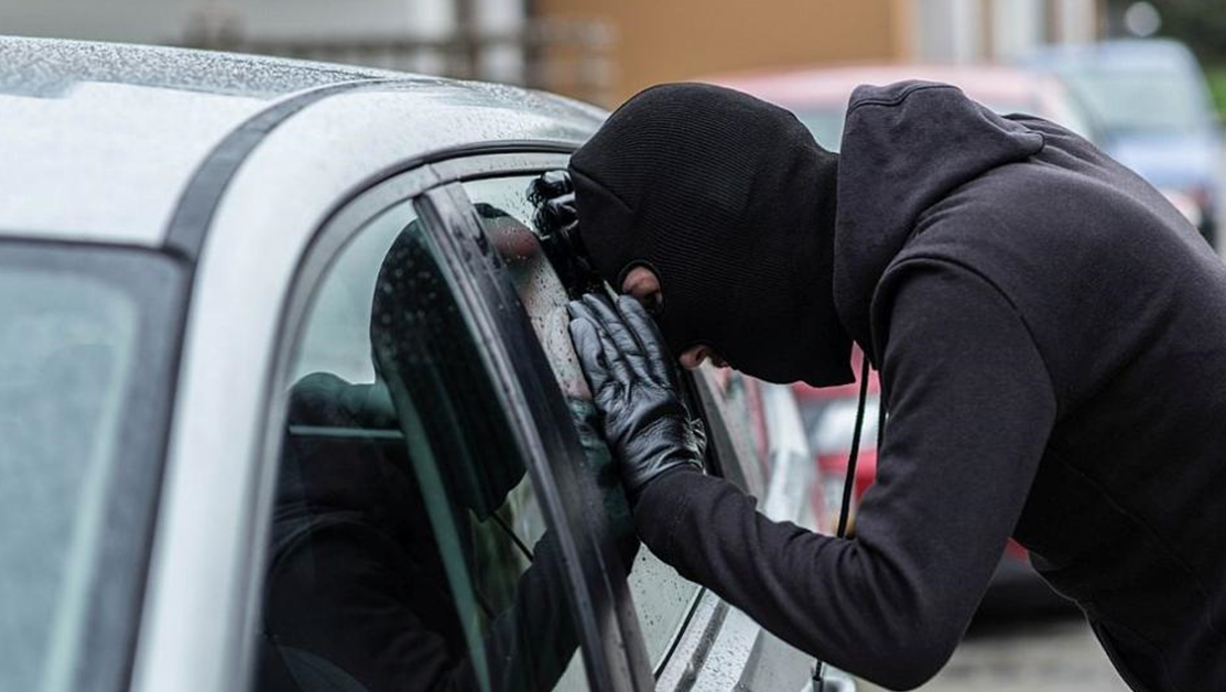 Мъж открадна пари от автомобил в село Соколица