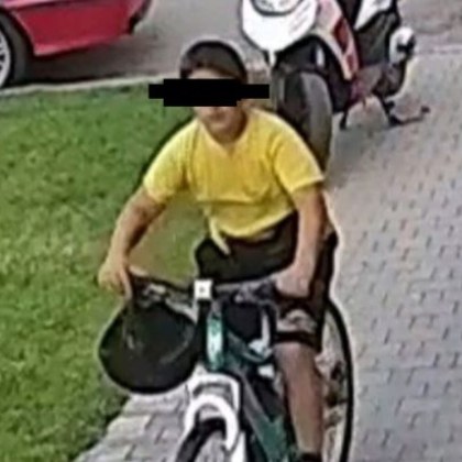 Дете открадна каска за мотор в София