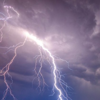 Сигнал за ударени от мълния в района на връх Купена