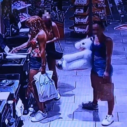 Млади момичета се проявиха с кражба в мол, намесиха се родители СНИМКИ