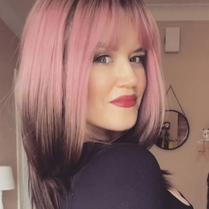 48 годишната Каролайн Бътлър мениджър социални медии от Норфолк Великобритания привлича