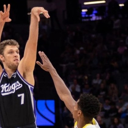 Най добрият български баскетболист Александър Везенков напуска Торонто Раптърс отказвайки се