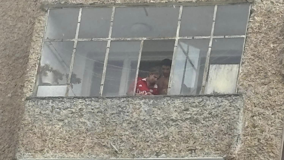 Торба с вода, хвърлена от 7-мия етаж на блок в Габрово, падна в краката на жена