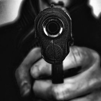 20-годишен с БМВ заплаши с пистолет водач и спътника му