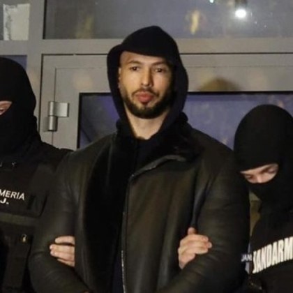 Онлайн инфлуенсъри като Андрю Тейт подтикват момчетата към крайно женомразство