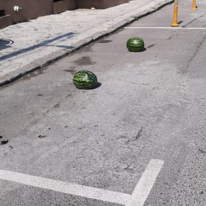 Дини пазят паркомясто в Благоевградско Двете лебеници са поставени на