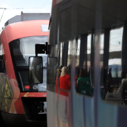 Средно между 10 и 100 минути е закъснение на влаковете