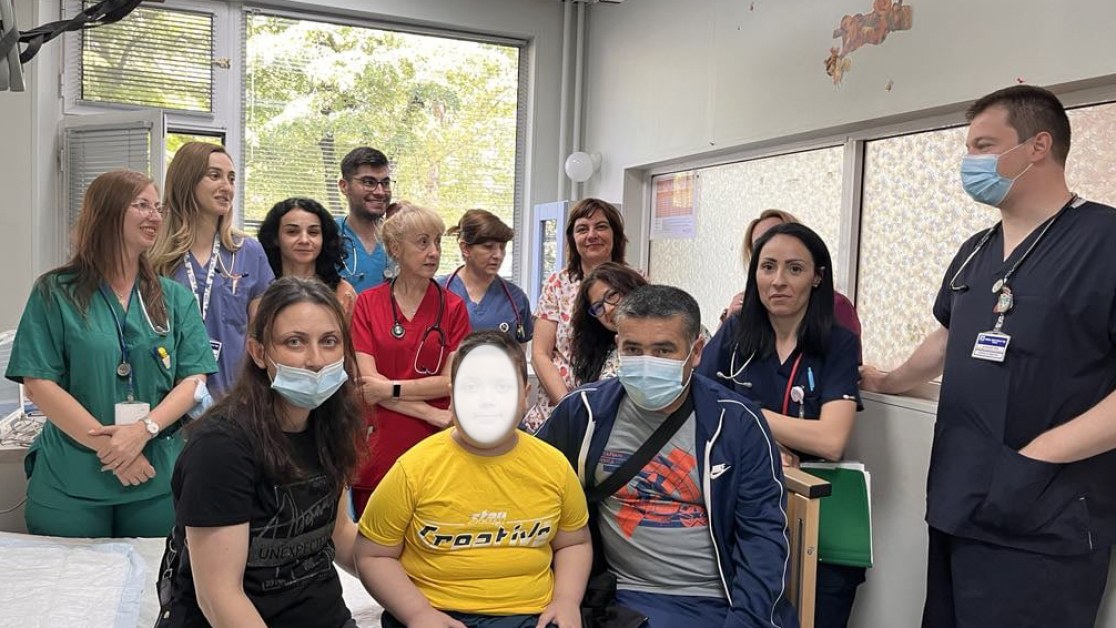 Успешно излекуваха тежко болно дете в УМБАЛ 