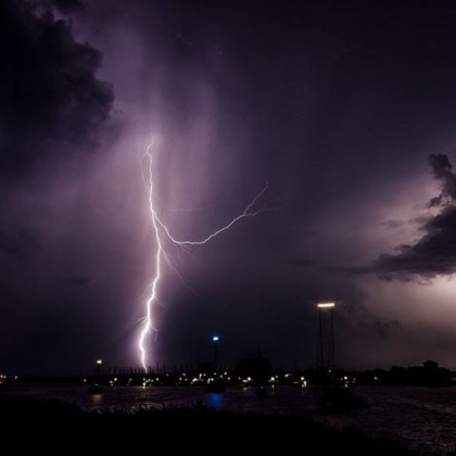 Мълния е запалила генератор на водноелектрическа централа ВЕЦ в землището