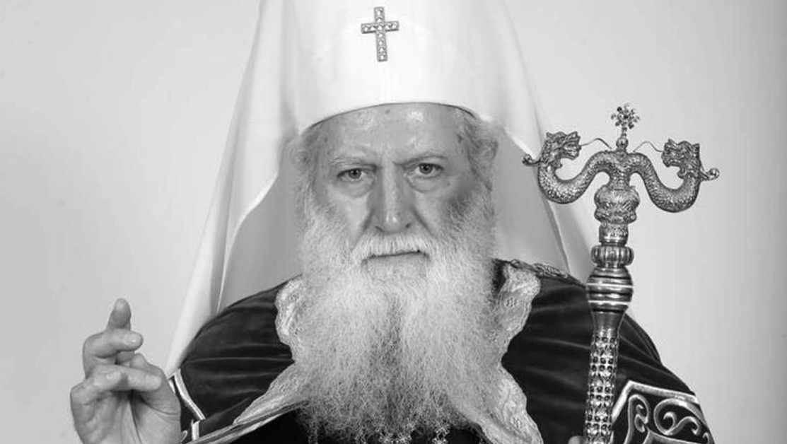 Пак поругаха гроба на патриарх Неофит