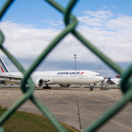 Летището разположено на швейцарско френската граница беше евакуирано от съображения за