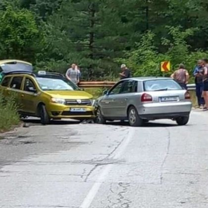 5 годишно дете е пострадало при челен удар на пътя Гьоврен