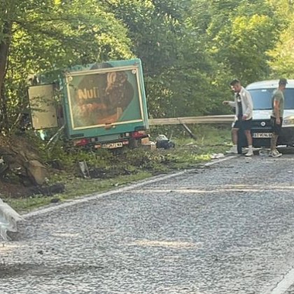 Катастрофа стана рано тази сутрин във Великотърновско Малък камион е