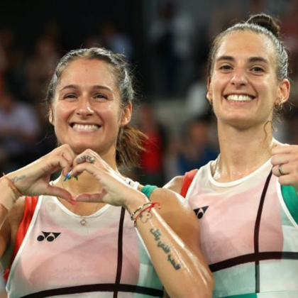 Двете сестри Габриела и Стефани Стоеви започнаха с победа участието