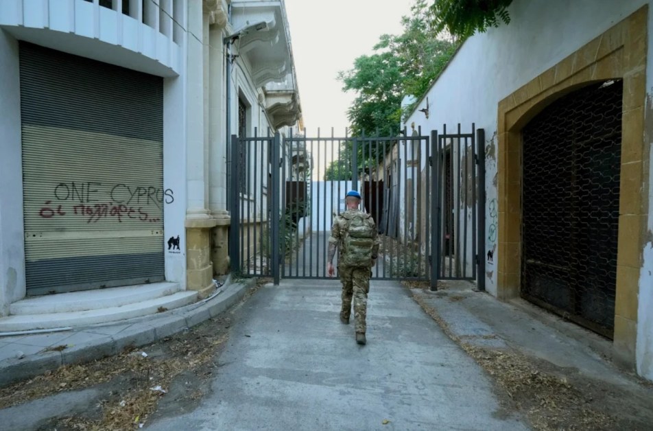 Гърците скърбят, турците празнуват, Кипър отбелязва 50 години разделение