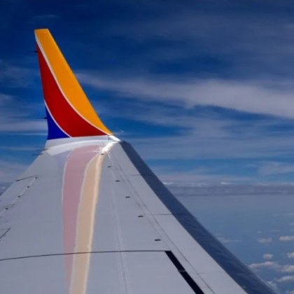 Рутинна част от работата на стюардесите на Southwest Airlines се