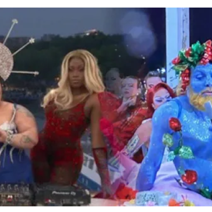 Диджей Барбара Бъч която бе звезда на сцената с драг