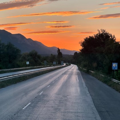 Един от най натоварените пътища у нас е в окаяно състояние