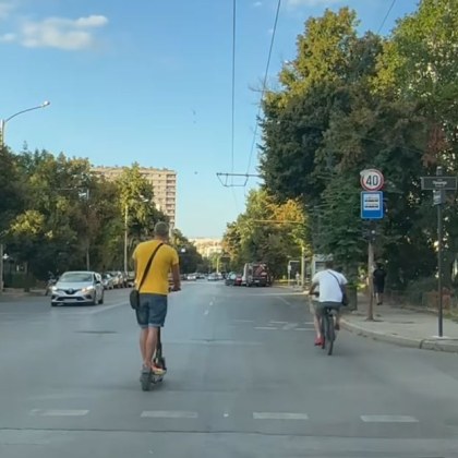 Сигнализацията на светофарите изглежда не важи за всички участници в