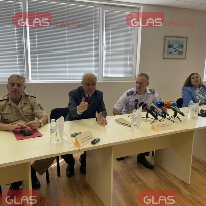 Министърът на отбраната Атанас Запрянов и началникът на отбраната адмирал Емил Ефтимов