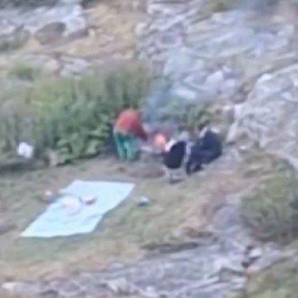 Сигнал за опасно и изключително безотговорно поведение на туристи в