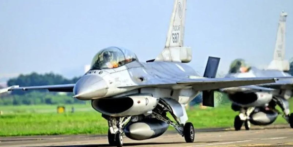 Потвърдено: Първите F-16 са пристигнали в Украйна