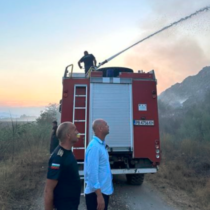 Близо сто човека с 6 пожарни автомобила 12 камиона 4