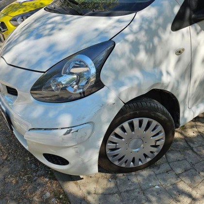 Жена откри паркираната си в София кола помляна при пътен