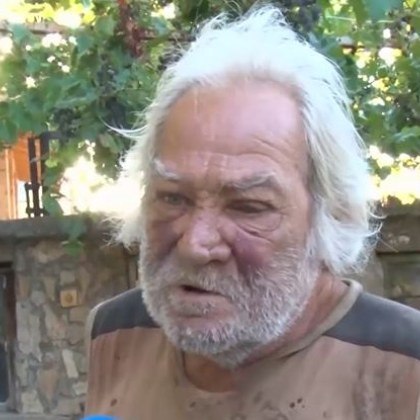 Жестокост! Пребиха възрастен мъж на улицата