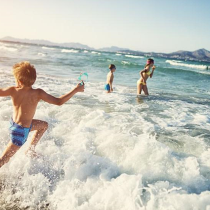 Децата да се водят на плаж между 8 и 10 часа