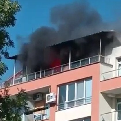 Пожар гори в жилищна кооперация в София Огънят изпепели апартамент