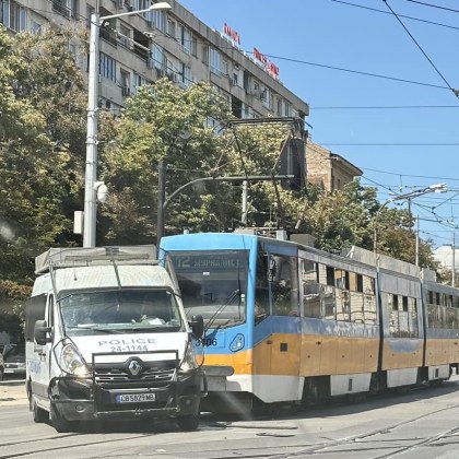 Катастрофа между бус на полицията и трамвай движещ се по