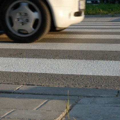 Кола блъсна дете на пешеходна пътека в Габрово Шофьорът напуснал