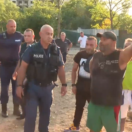 Започна акция по изваждането на крокодила отглеждан в специално изкопана