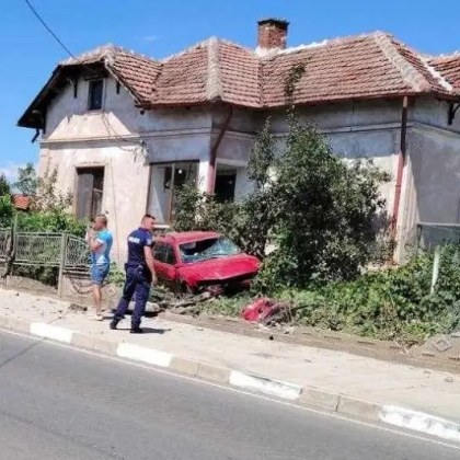 Врязалият се в къща в Монтанско - бивш затворник, бягащ от полицията