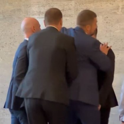 Спречкване между народни представители в кулоарите на парламента Депутатът от