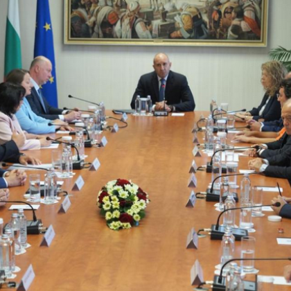 Президентът Румен Радев провежда консултации с парламентарно представените партии за