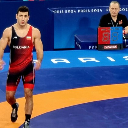 Българският борец Семен Новиков победи категорично със 7 0 иранеца Алиреза