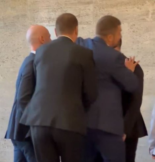 На косъм от сбиване в парламента ВИДЕО