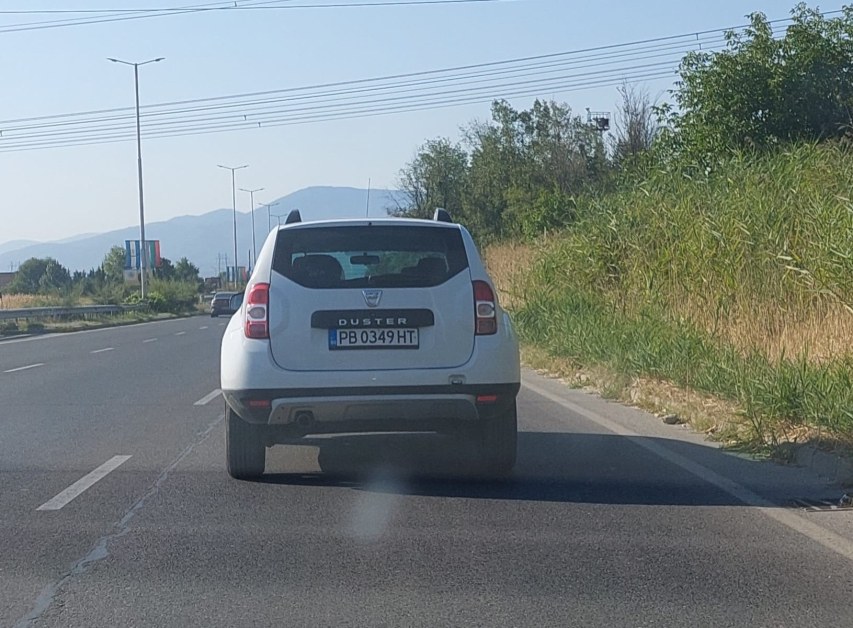 Шофьорка отправи гневно послание към колежка на пътя