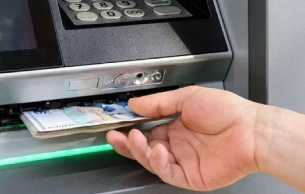 Жена изтегли 10 бона от чужда банкова карта