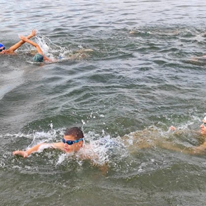 39 ентусиасти се включиха в традиционното преплуването на Дунав при