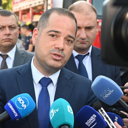 Полицаи се събраха на мирна демонстрация пред Народното събрание По думите им тя е