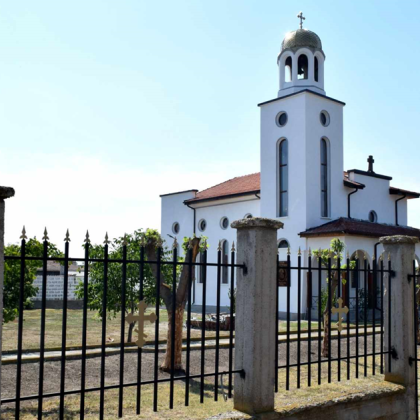 Крислово обновява храм Рождество на Пресвета Богородица и се готви