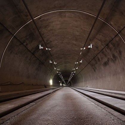 Движението в тръбата за Перник на тунел Мало Бучино на