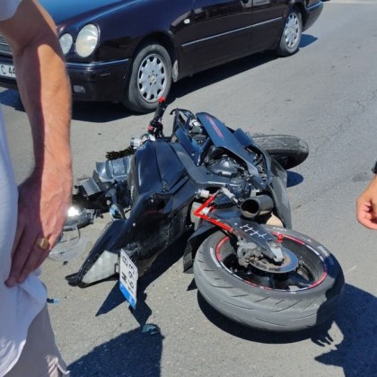 Катастрофа с мотор е станала на кръстовището на ул Александър